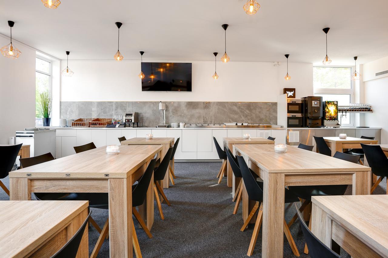 Södertälje Almnaes Park Hotel מראה חיצוני תמונה