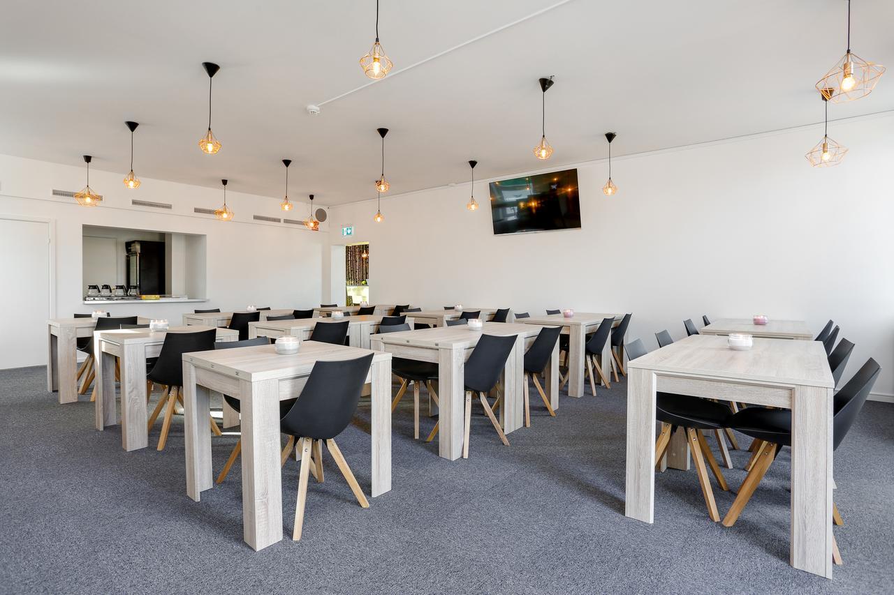 Södertälje Almnaes Park Hotel מראה חיצוני תמונה